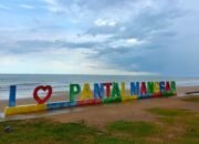 Indahnya Pantai Manggar Segera Sari Kaltim, Pasir Putih Menghampar, Matahari Terbenam di Balik Air Laut, Ini Fasilitas yang Bisa Dinikmati…