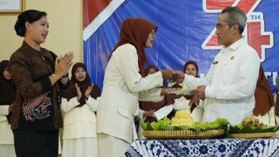 APRESIASI: Bupati Bantul Abdul Halim Muslih dalam peringatan HUT Ke-74 IGTKI di Aula Kompleks Pemda II Bantul Rabu (22/5/2024). (Istimewa/Pemkab Bantul)