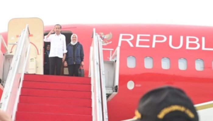 Presiden Jokowi Tinjau Posko Darurat dan Serahkan Santunan Duka ke Keluarga Terdampak Banjir Bandang di Sumatera Barat